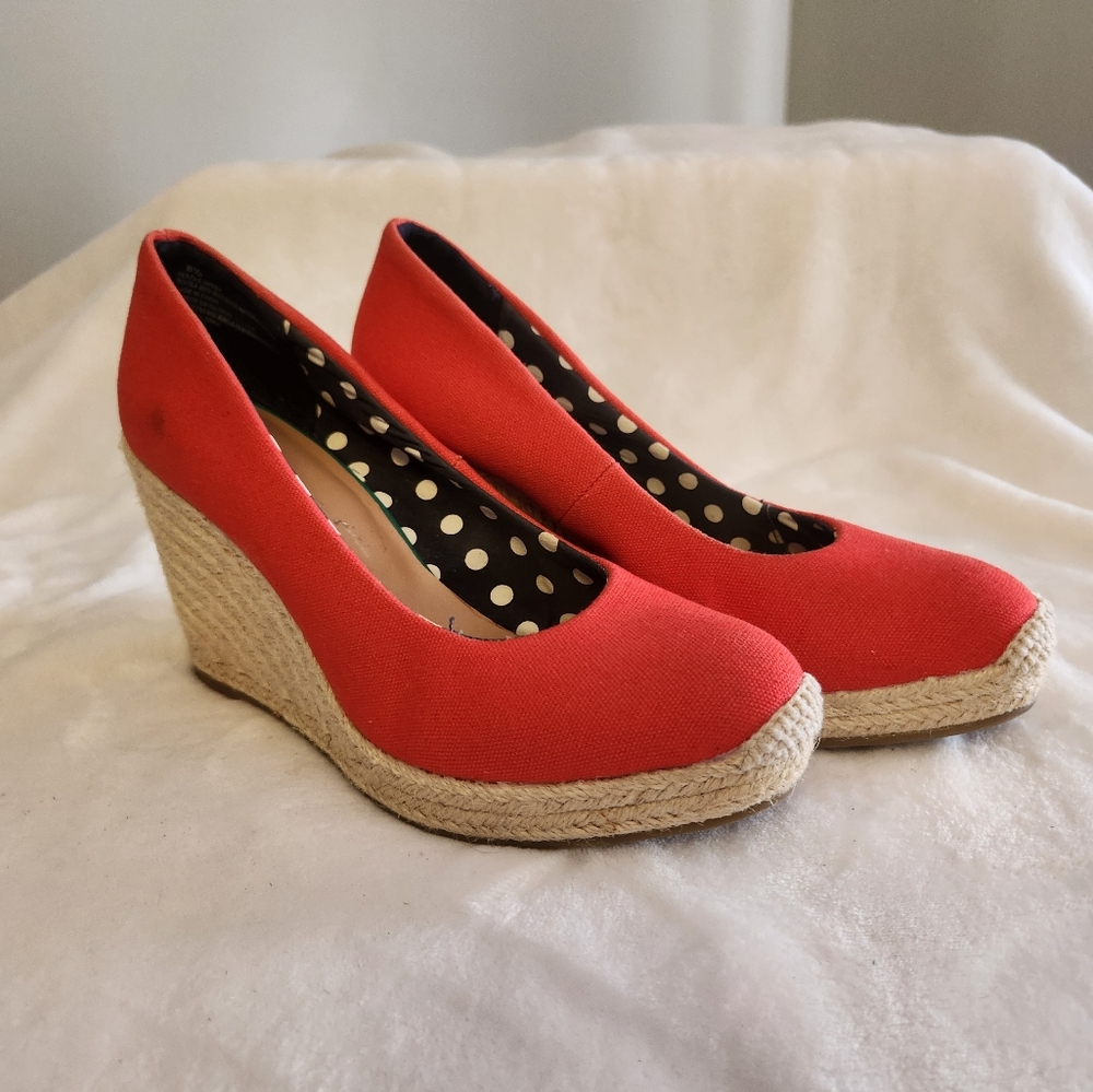 Red wedge-heel